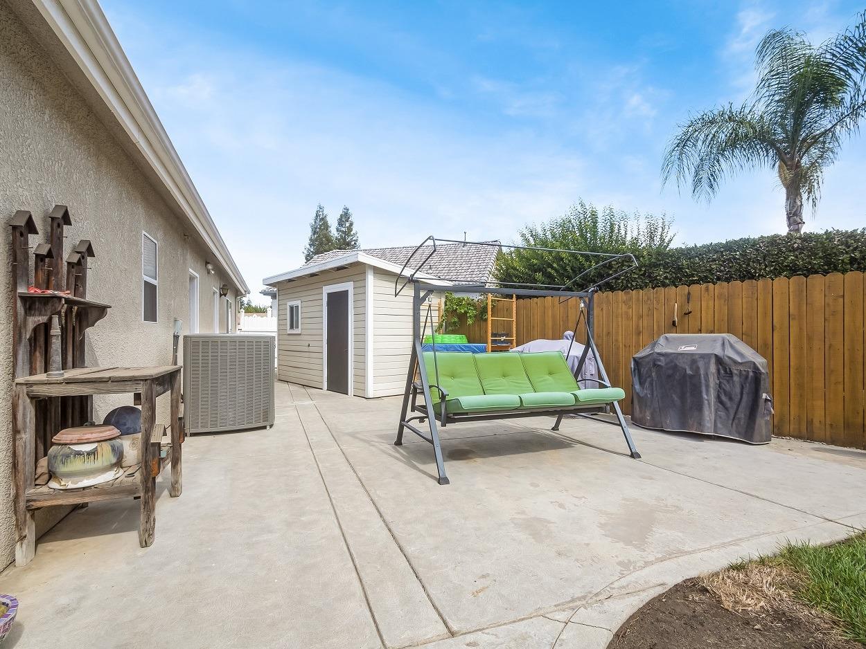 602 Fallbrook Avenue Clovis, CA 93611 - Photo 46 of 51 a view of backyard with a patio and a fire pit