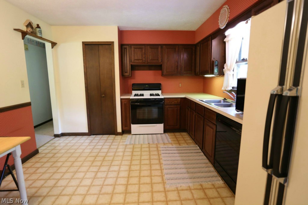 1687 Lillian Road Stow, OH 44224 - Photo 8 of 11 Gallery Image 8