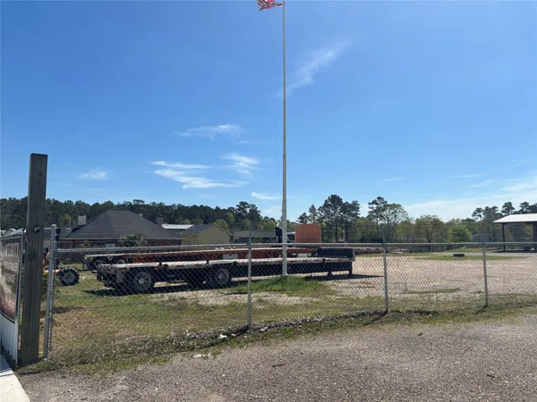 $6,800 | 13046 Highway 105, Conroe, TX 77306