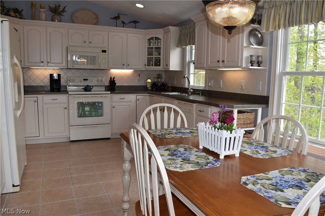124 Chimney Ridge Chardon, OH 44024 - Photo 12 of 31 Gallery Image 12