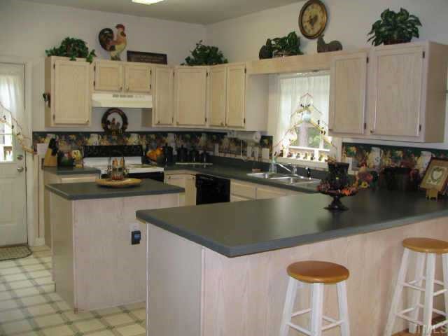 1614 Sunset Road Oxford, NC 27565 - Photo 2 of 10 Kitchen