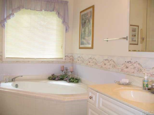 1614 Sunset Road Oxford, NC 27565 - Photo 6 of 10 Master Bath
