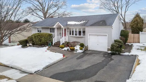 $749,000 | 152 Haypath Road, Old Bethpage, NY 11804