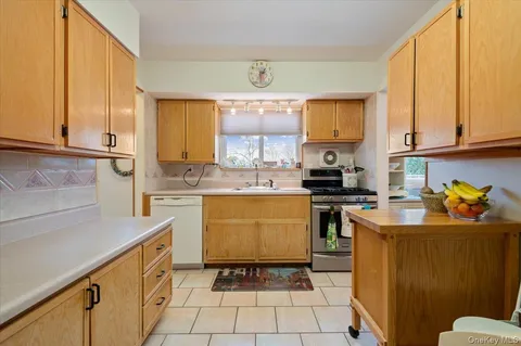 $749,000 | 152 Haypath Road, Old Bethpage, NY 11804