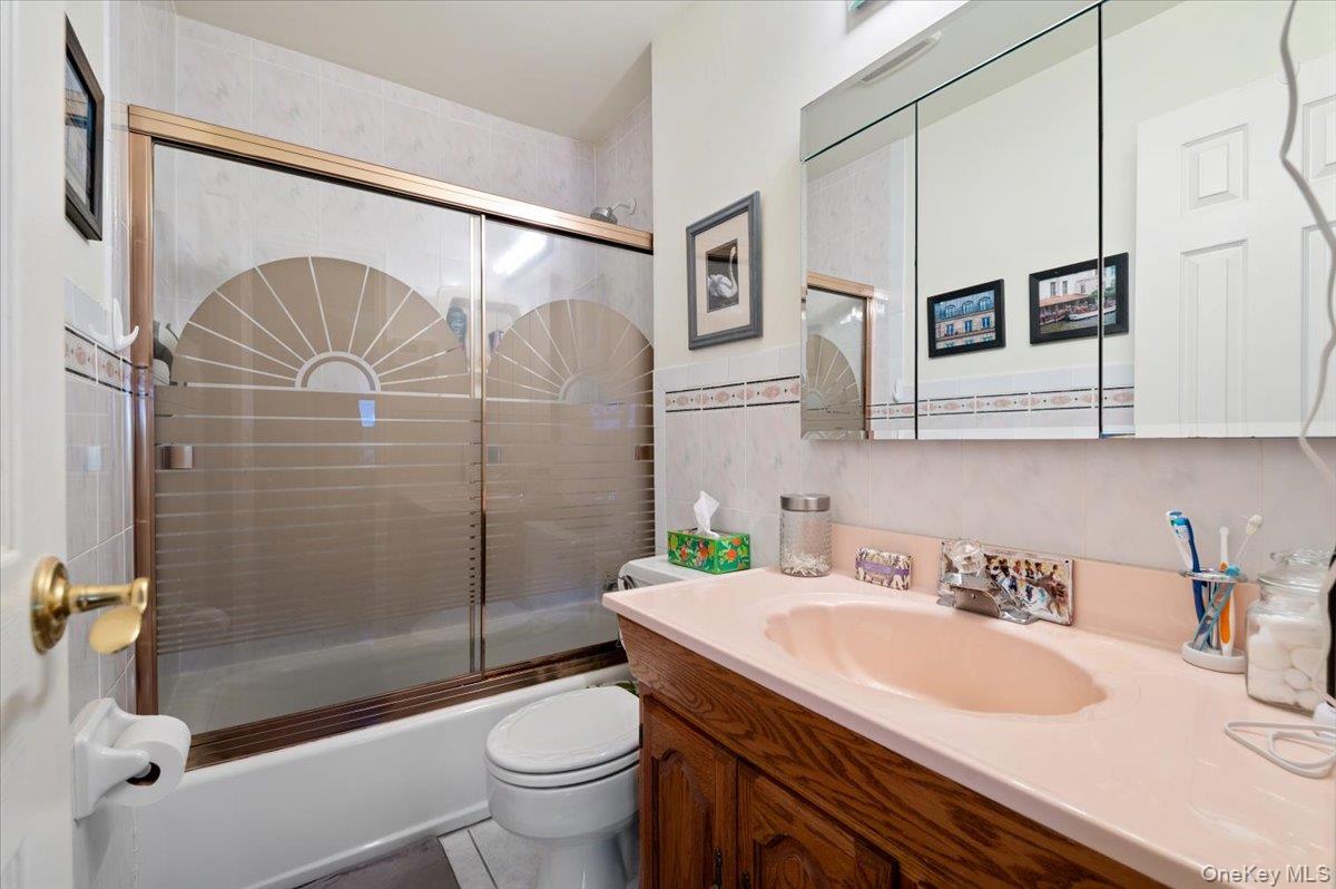 152 Haypath Road Old Bethpage, NY 11804 - Photo 14 of 31