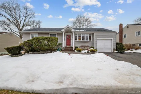 $749,000 | 152 Haypath Road, Old Bethpage, NY 11804