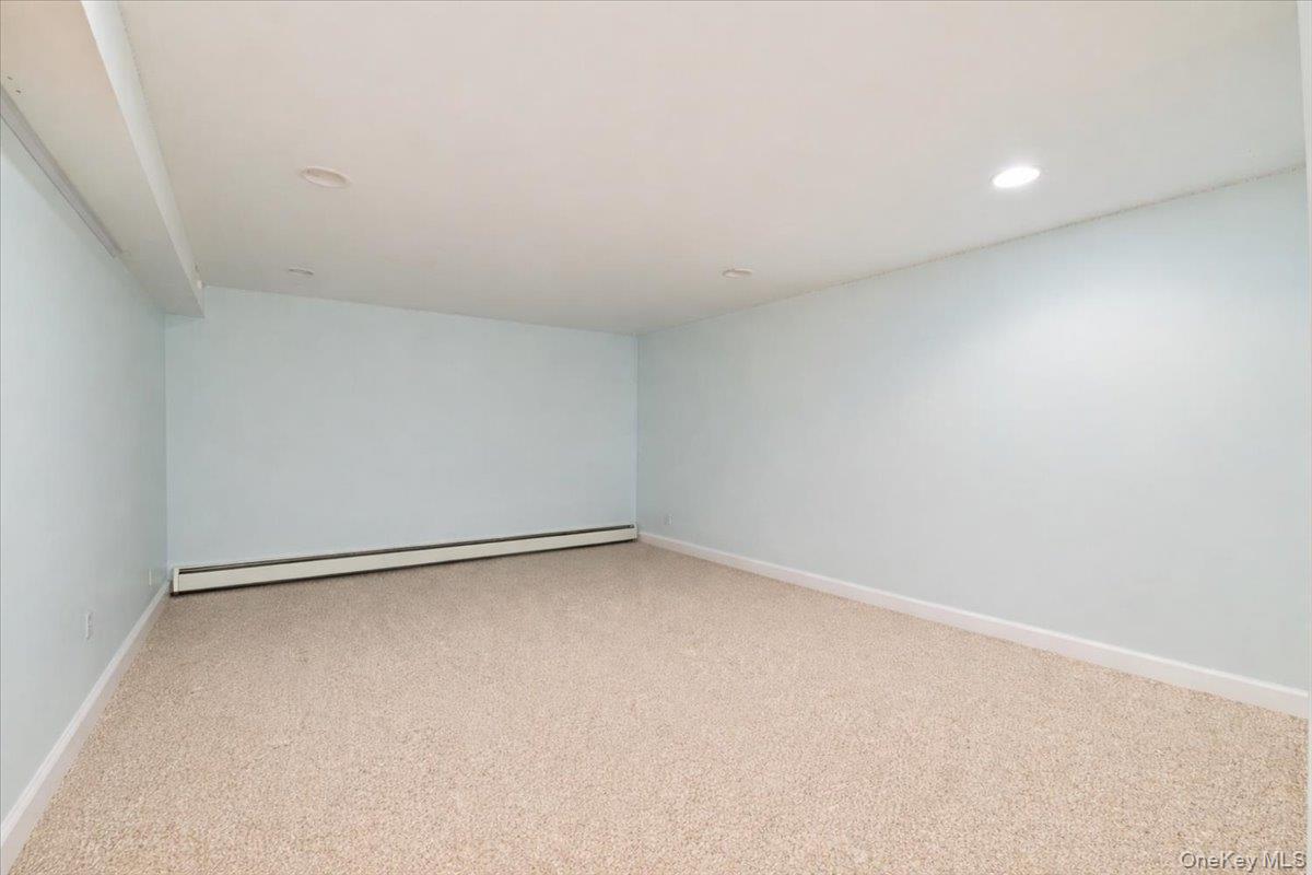 152 Haypath Road Old Bethpage, NY 11804 - Photo 21 of 31