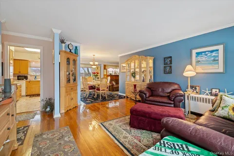 $749,000 | 152 Haypath Road, Old Bethpage, NY 11804