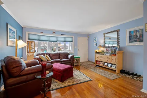 $749,000 | 152 Haypath Road, Old Bethpage, NY 11804