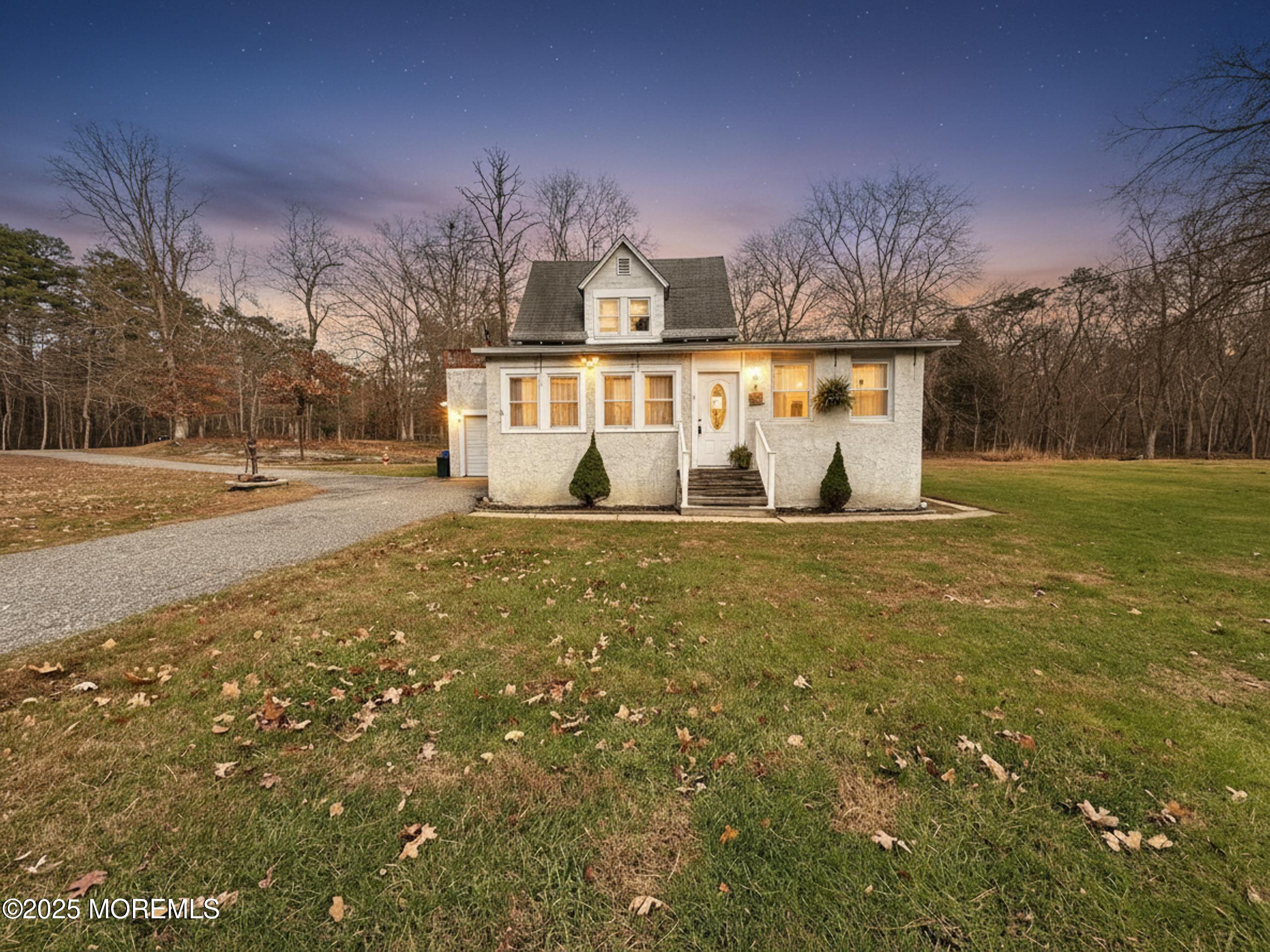 a view of a house with a yard