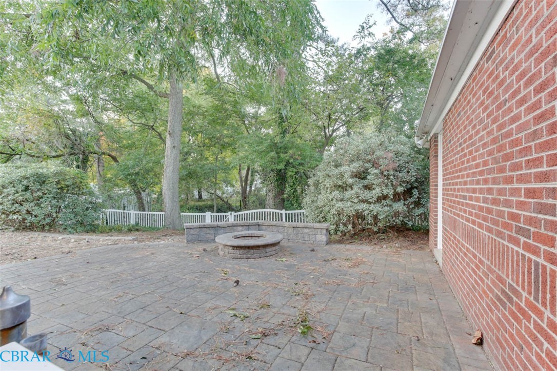 144 Meredith Street Hampton, VA 23669 - Photo 32 of 36 a view of backyard with green space