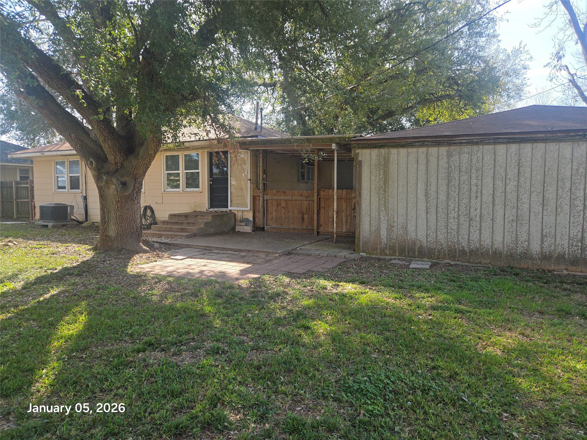 515 Breezy Lane Wharton, TX 77488 - Photo 7 of 18 a view of a house with a yard