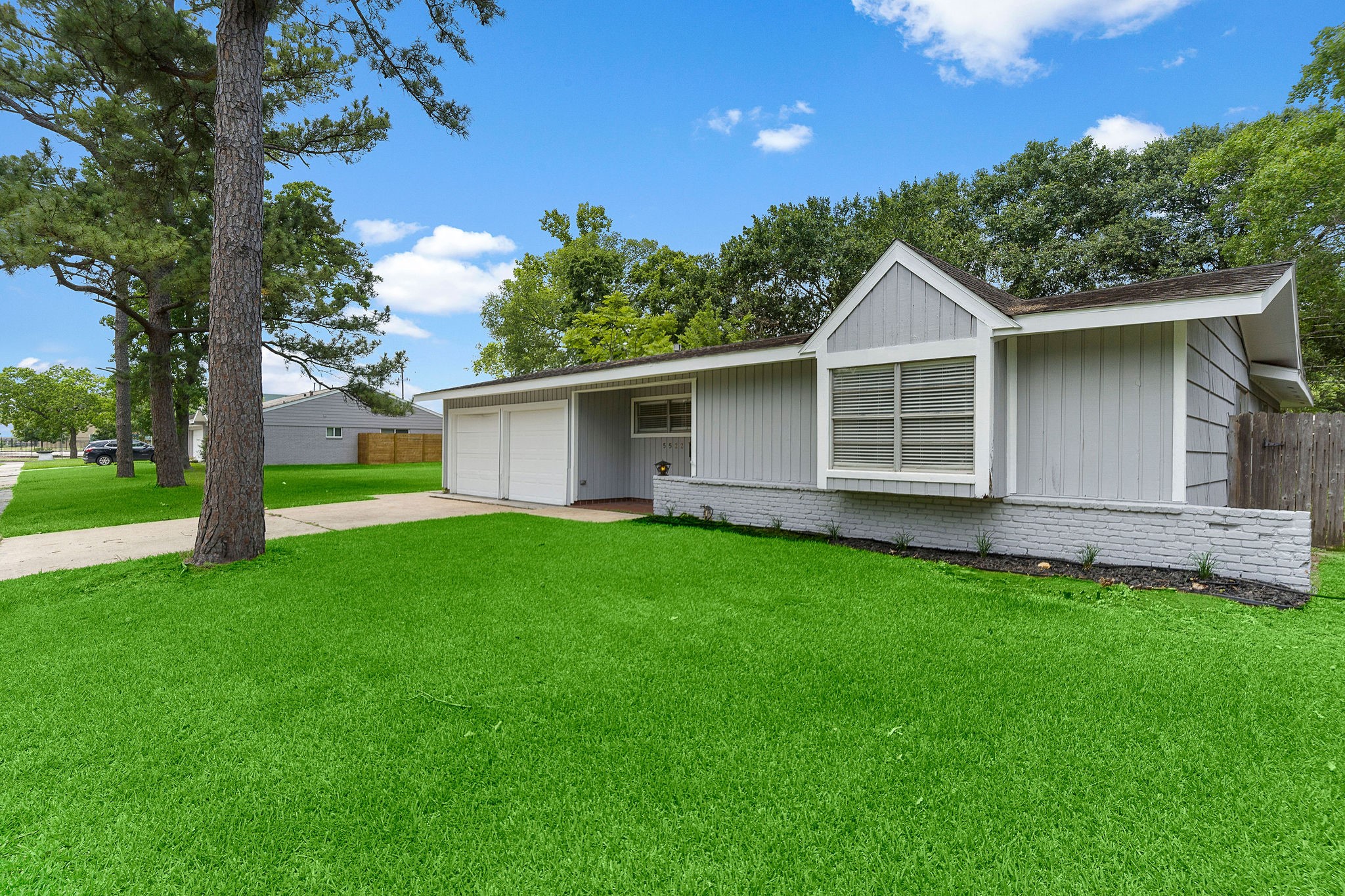 5522 Ariel Street Houston, TX 77096 - Photo 2 of 20