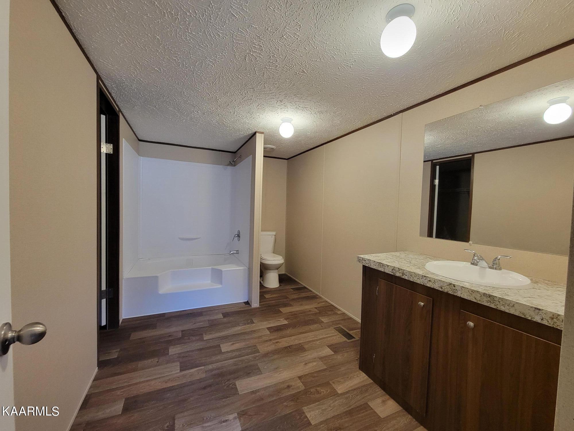 903 Offutt Road Clinton, TN 37716 - Photo 11 of 23 HUGE Primary Bath