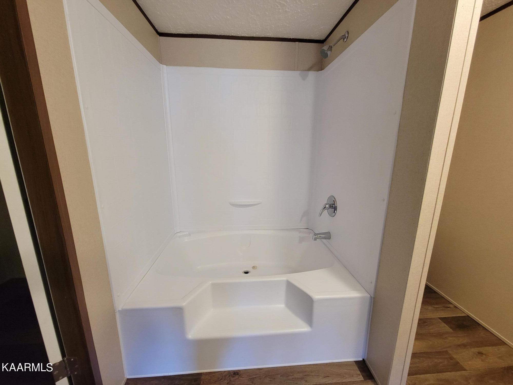 903 Offutt Road Clinton, TN 37716 - Photo 12 of 23 Garden Tub