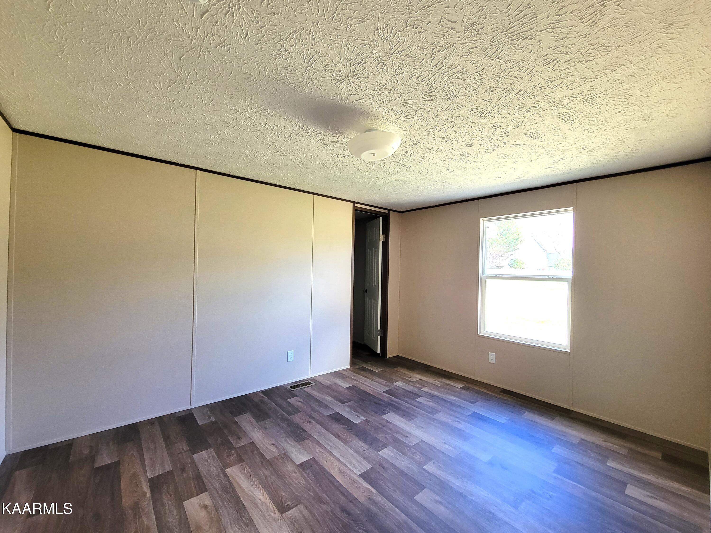 903 Offutt Road Clinton, TN 37716 - Photo 15 of 23 BR 2