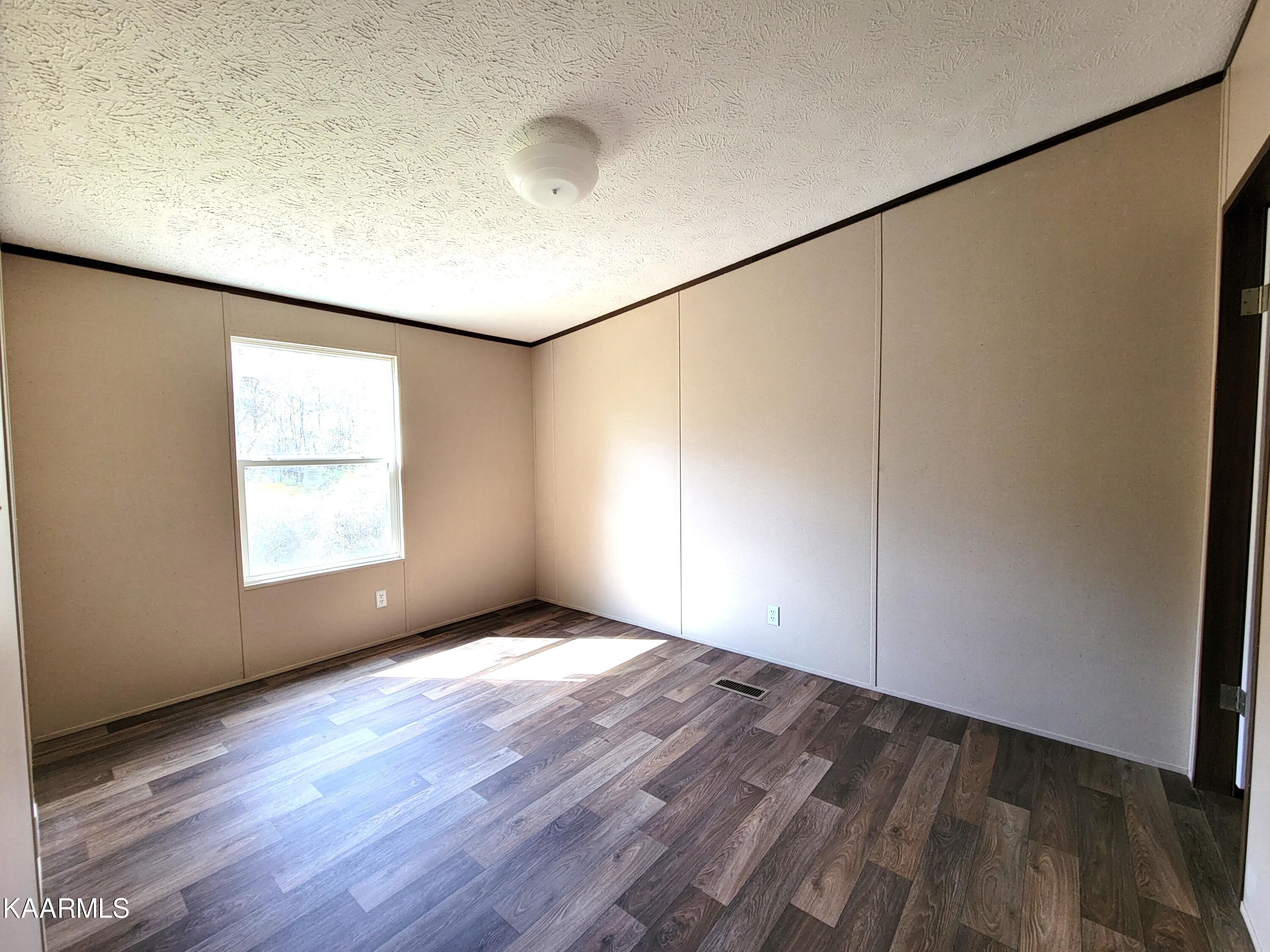 903 Offutt Road Clinton, TN 37716 - Photo 16 of 23 OFFICE