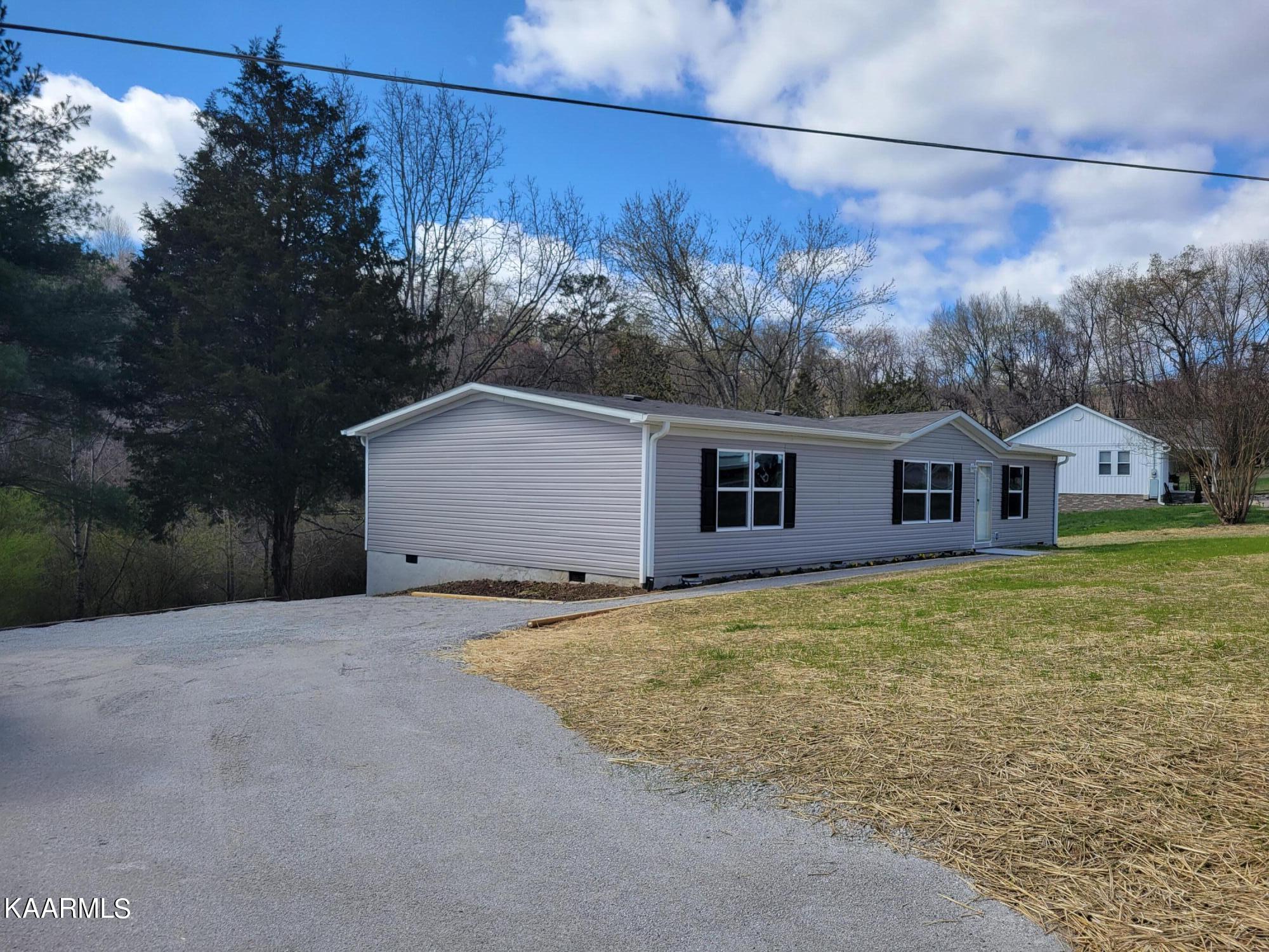 903 Offutt Road Clinton, TN 37716 - Photo 2 of 23 Ample Parking