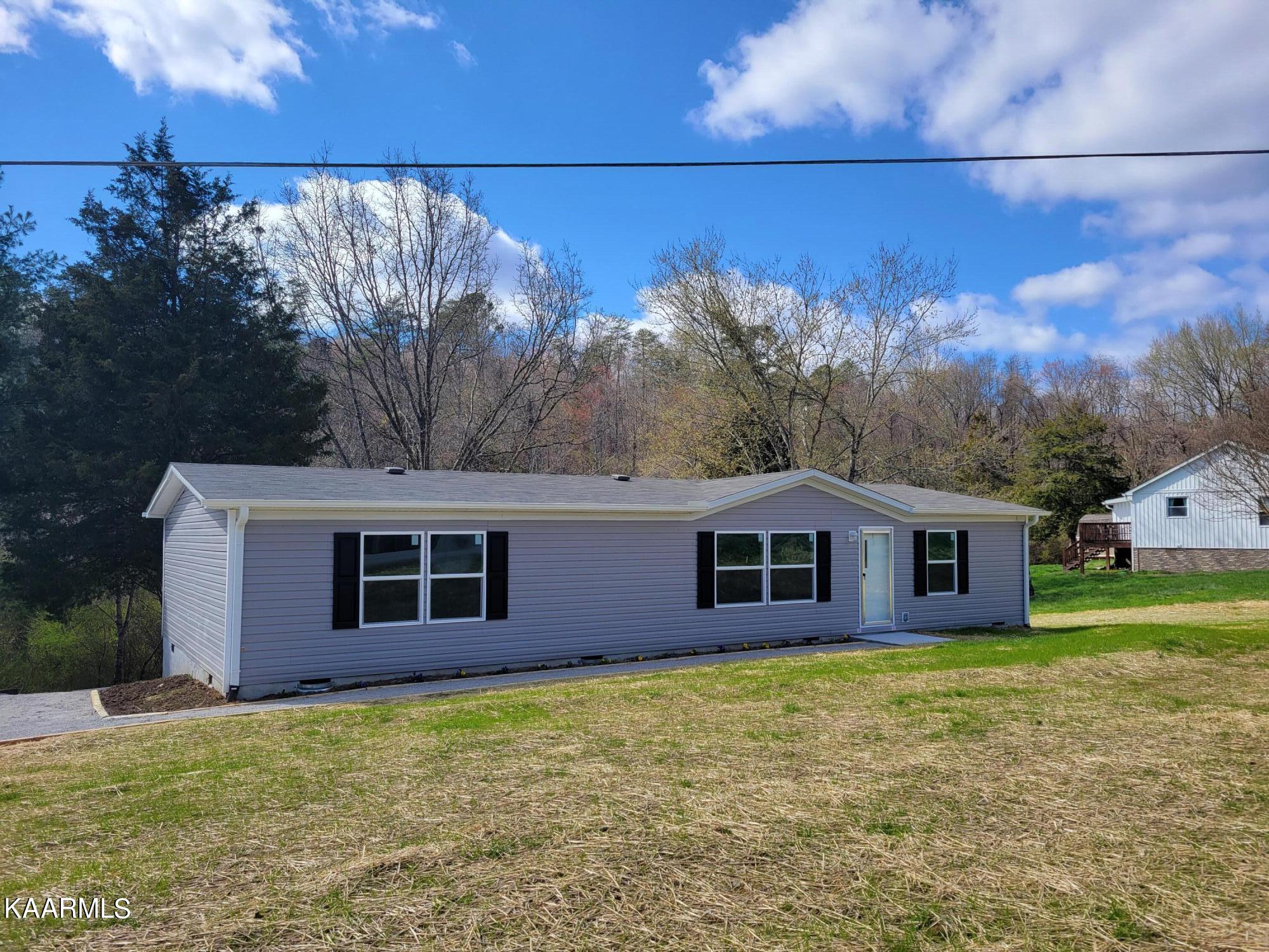 903 Offutt Road Clinton, TN 37716 - Photo 3 of 23 2023 Clayton!