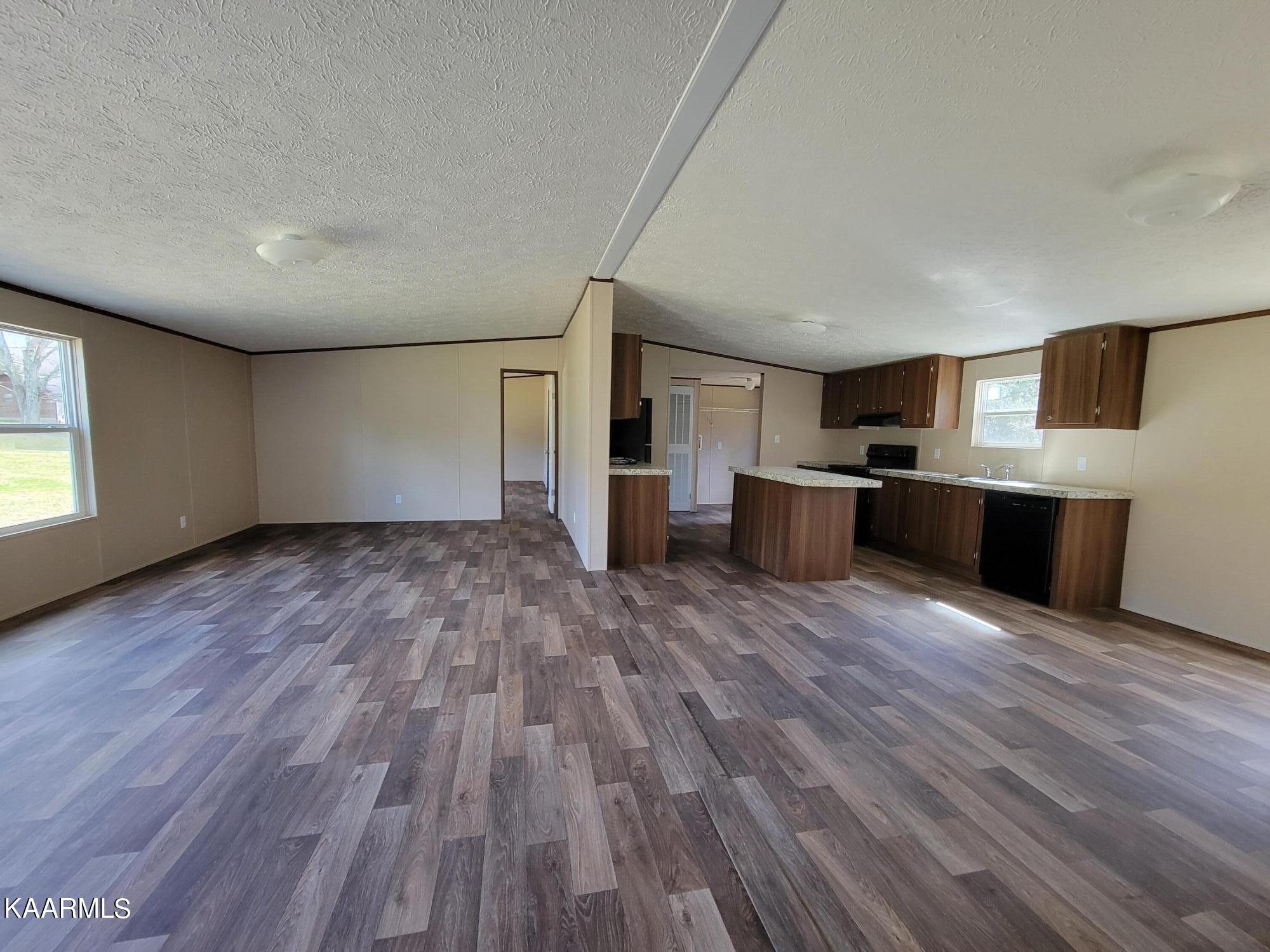 903 Offutt Road Clinton, TN 37716 - Photo 4 of 23 Plenty of room!