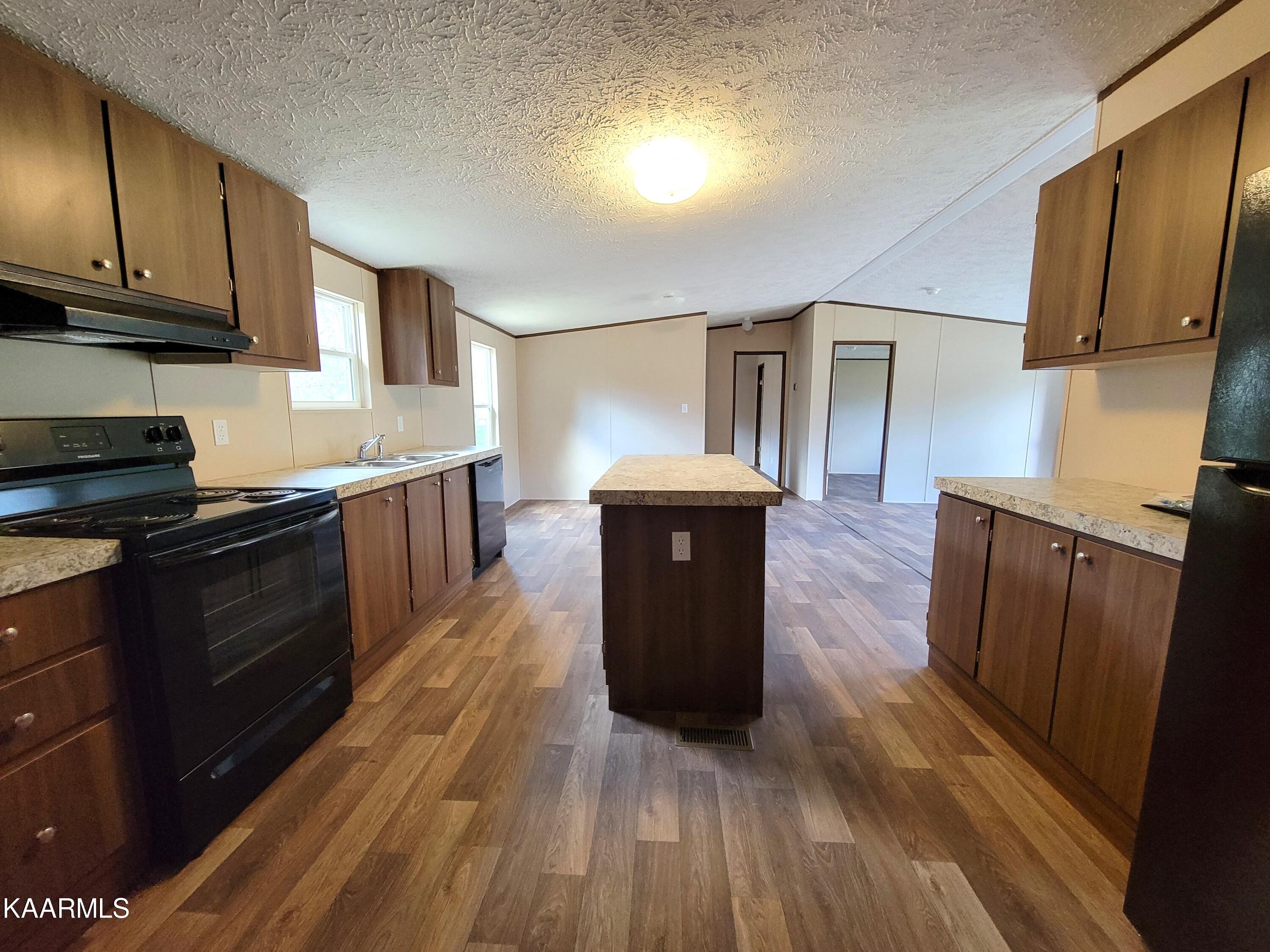 903 Offutt Road Clinton, TN 37716 - Photo 8 of 23 Plent of cabinets!