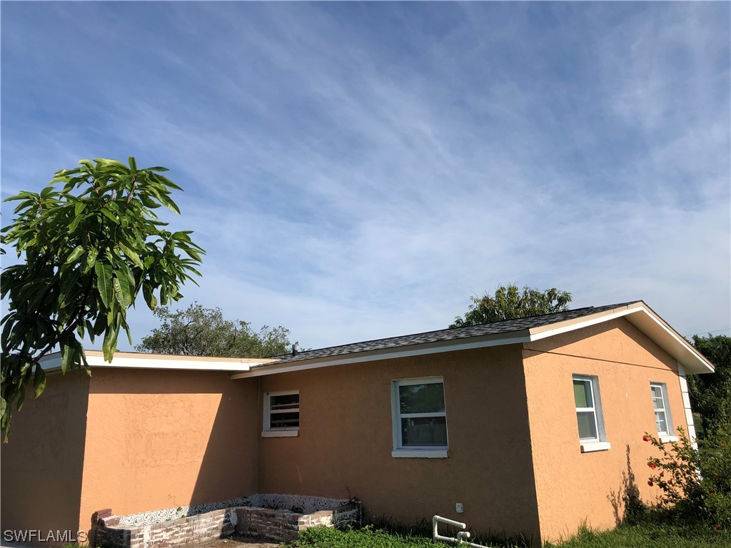 208 Davis Road Lehigh Acres, FL 33936 - Photo 6 of 20 a backyard of a house with lots of green space