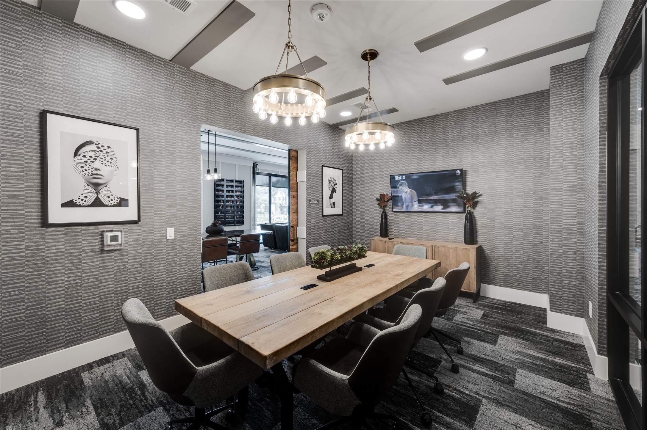 3636 West Dallas Street, Unit 356 Houston, TX 77019 - Photo 7 of 10 Conference room available for residents!