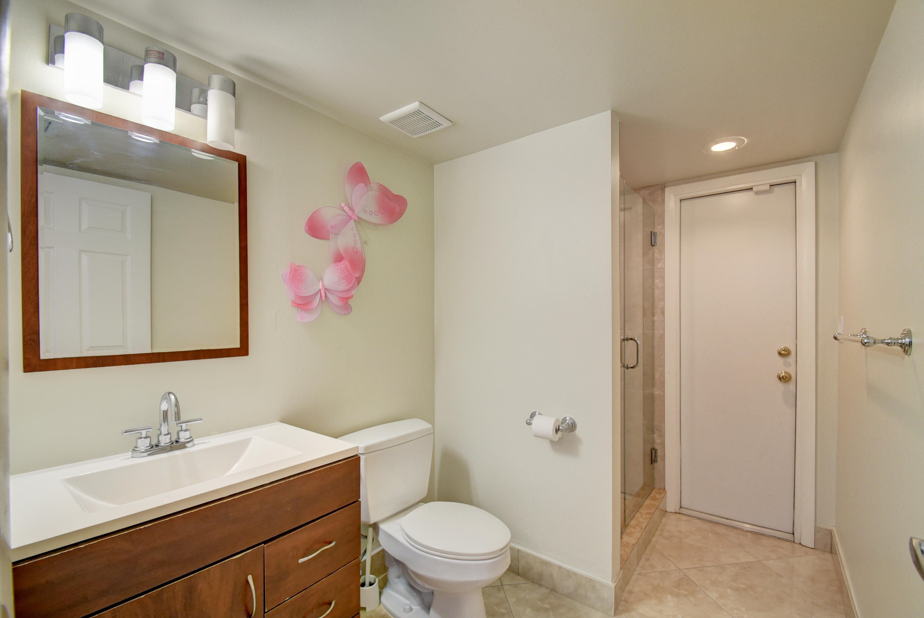 9842 Boca Gardens Trail, Unit B Boca Raton, FL 33496 - Photo 16 of 27 Bathroom 2