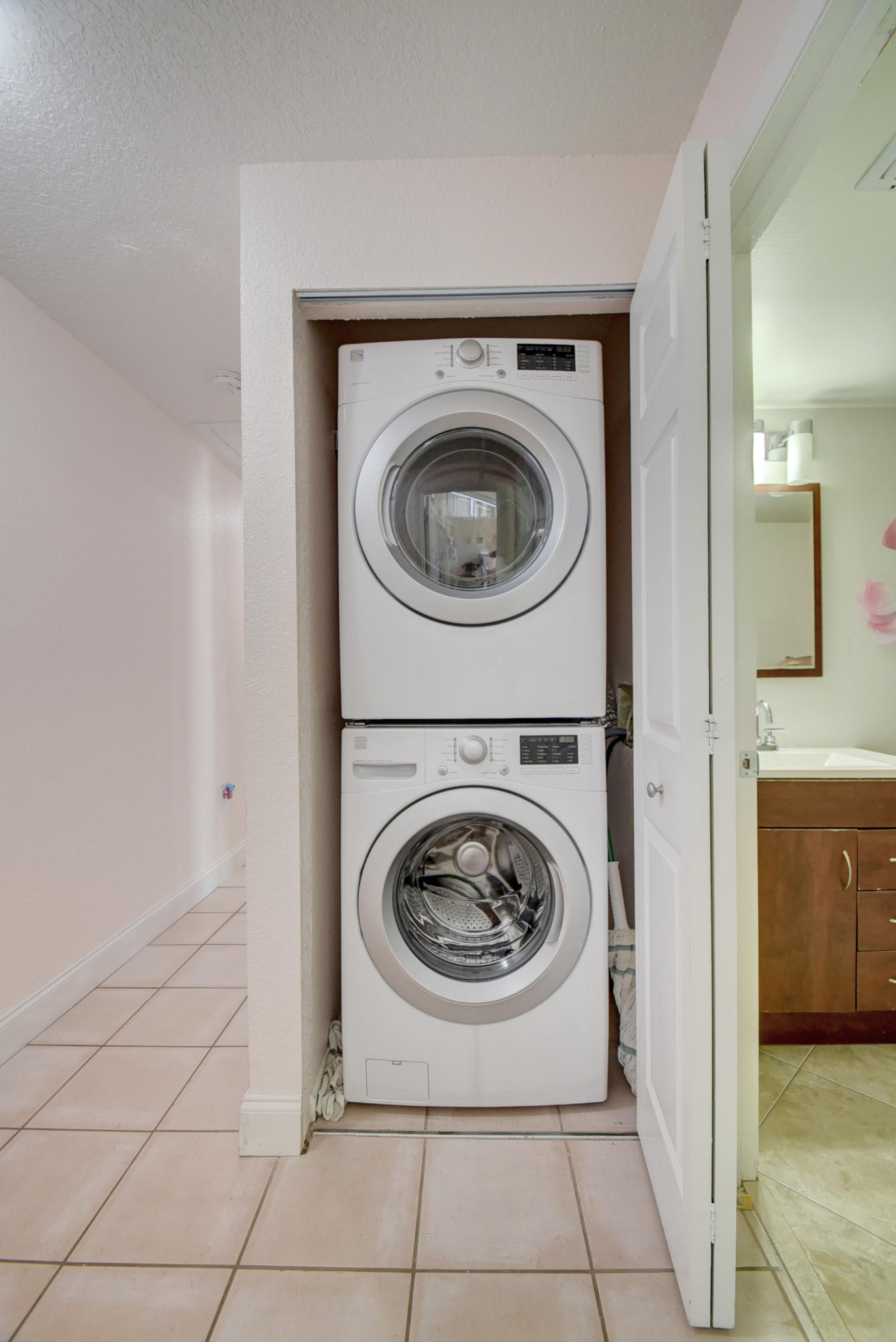 9842 Boca Gardens Trail, Unit B Boca Raton, FL 33496 - Photo 17 of 27 Washer/Dryer