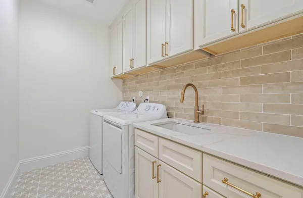 a close view of sink and tap