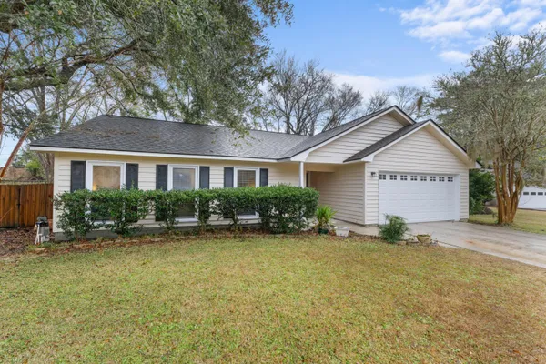 $775,000 | 1121 Yorktown Court, Mount Pleasant, SC 29464