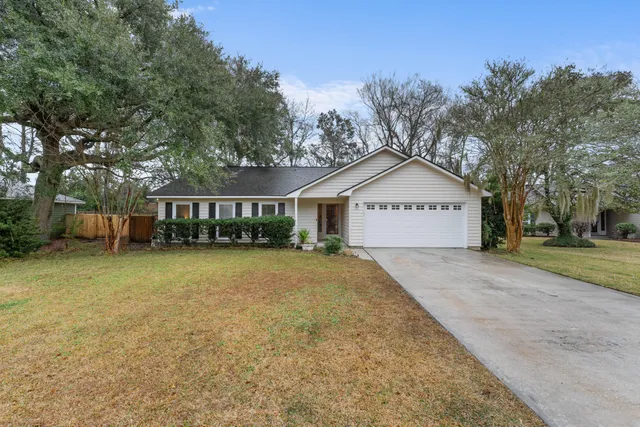 $850,000 | 1121 Yorktown Court, Mount Pleasant, SC 29464