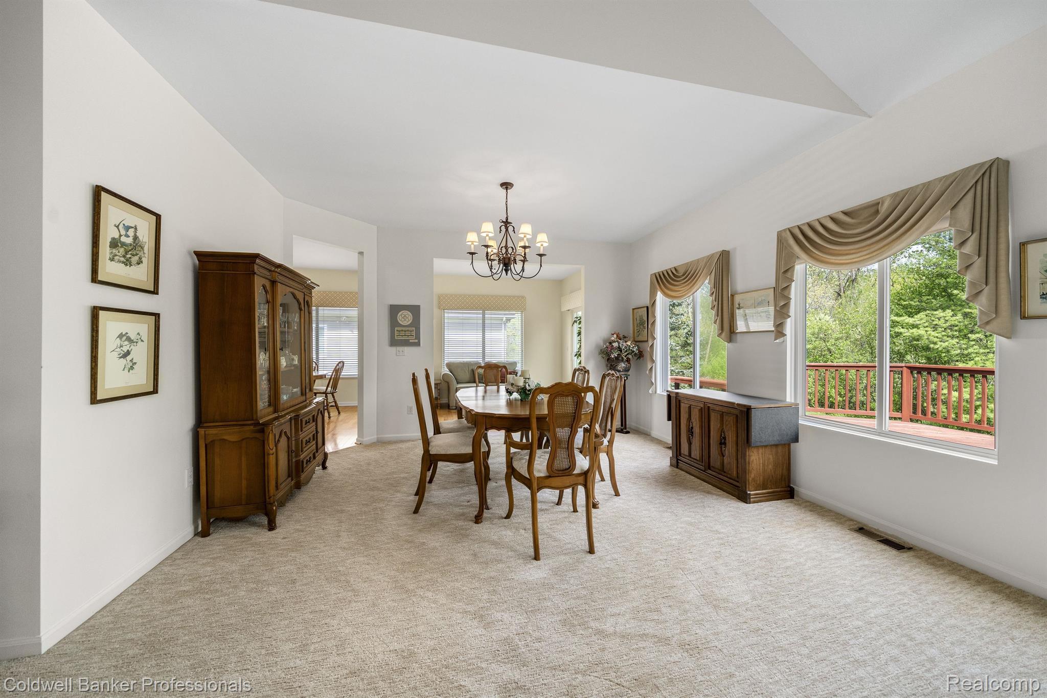 2206 Lagoon Drive Rochester, MI 48309 - Photo 9 of 37 Dining Room