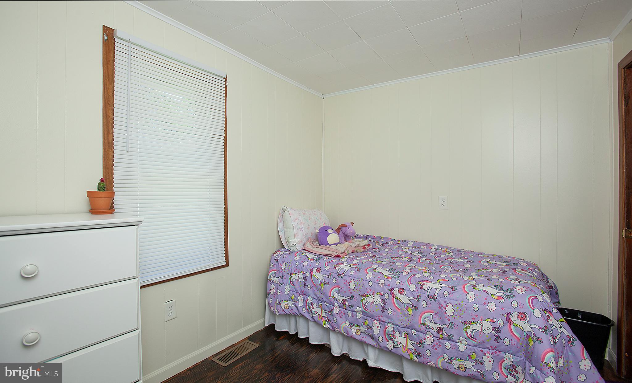 1758 West Trindle Road Carlisle, PA 17015 - Photo 22 of 33 3rd Bedroom with 2 Closets.