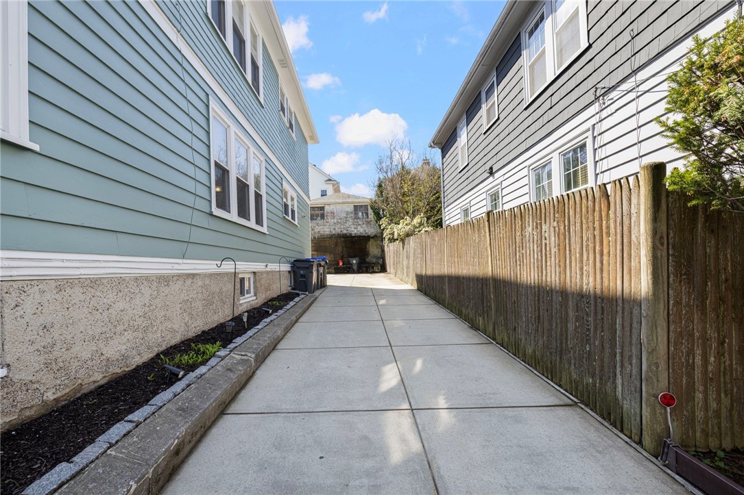 92 Colonial Road Providence, RI 02906 - Photo 45 of 49 Gallery Image 45