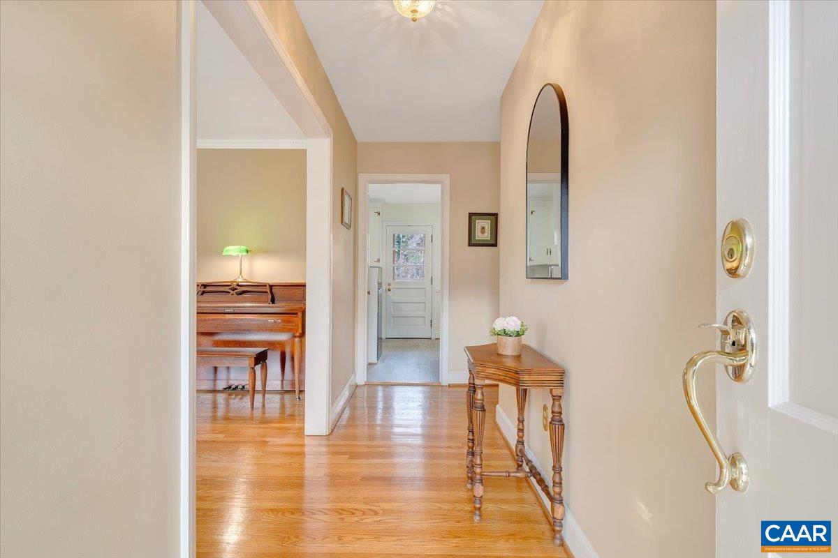 3558 Hartland Road Southwest Roanoke, VA 24015 - Photo 5 of 73 Entryway