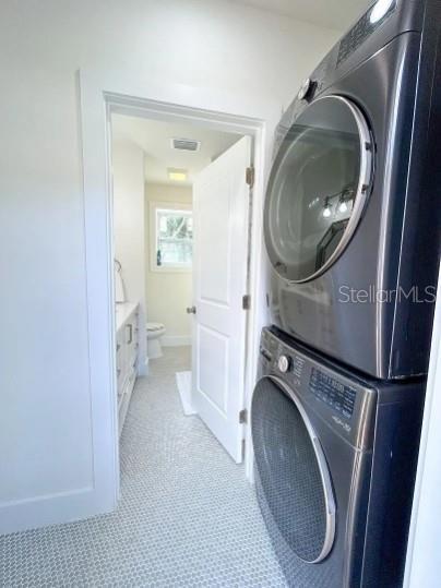 919 Southwest 6th Avenue Gainesville, FL 32601 - Photo 15 of 17 a utility room with dryer and washer