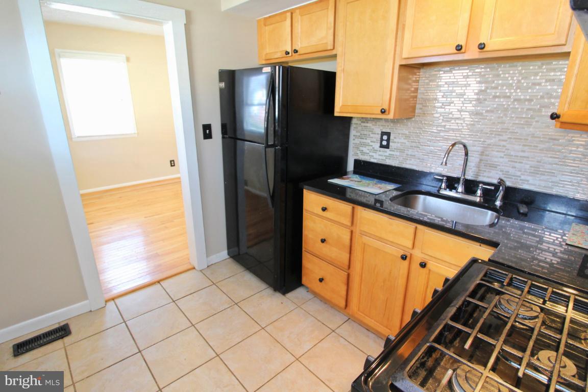 24 Hampton Road Linthicum Heights, MD 21090 - Photo 3 of 23 a kitchen with granite countertop cabinets and refrigerator