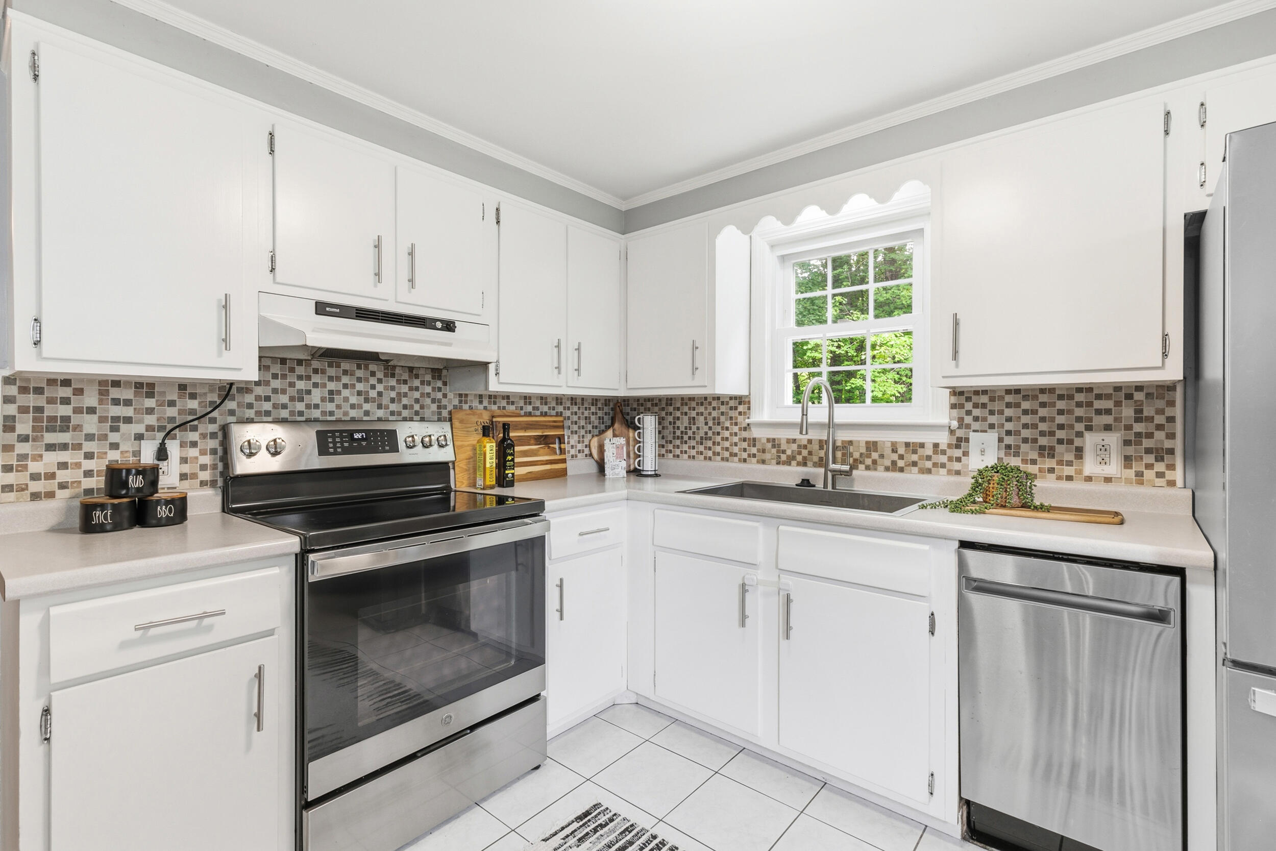 147 Pinecrest Road Portland, ME 04102 - Photo 3 of 42