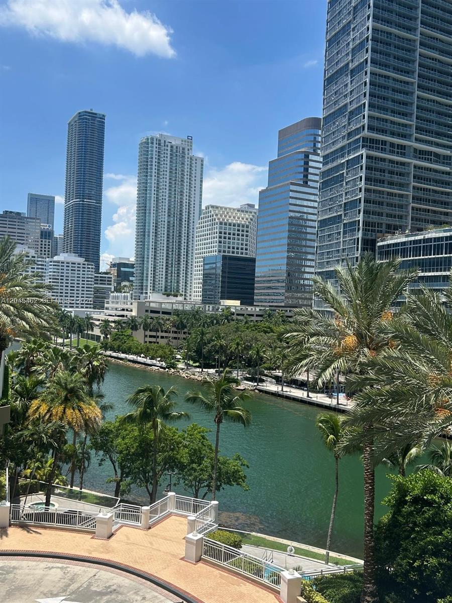 901 Brickell Key Boulevard, Unit 702 Miami, FL 33131 - Photo 17 of 18