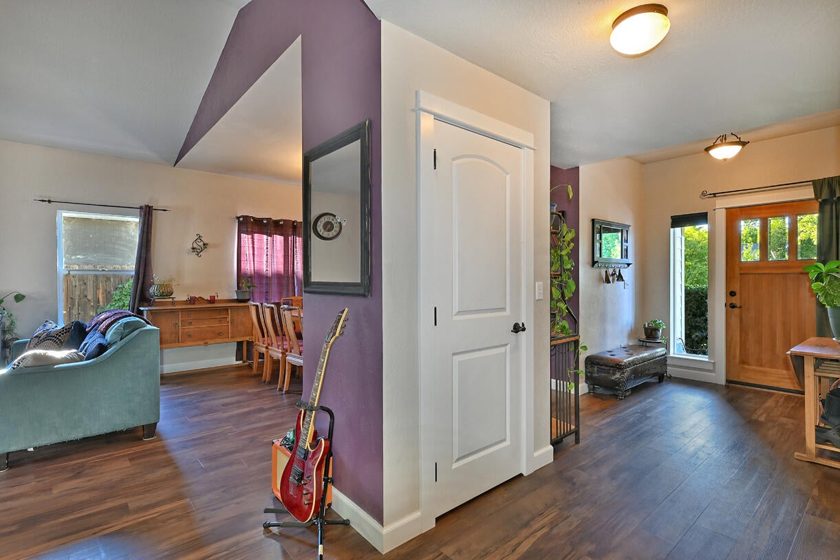 3625 Hilsinger Road Phoenix, OR 97535 - Photo 8 of 26 DSC_0546