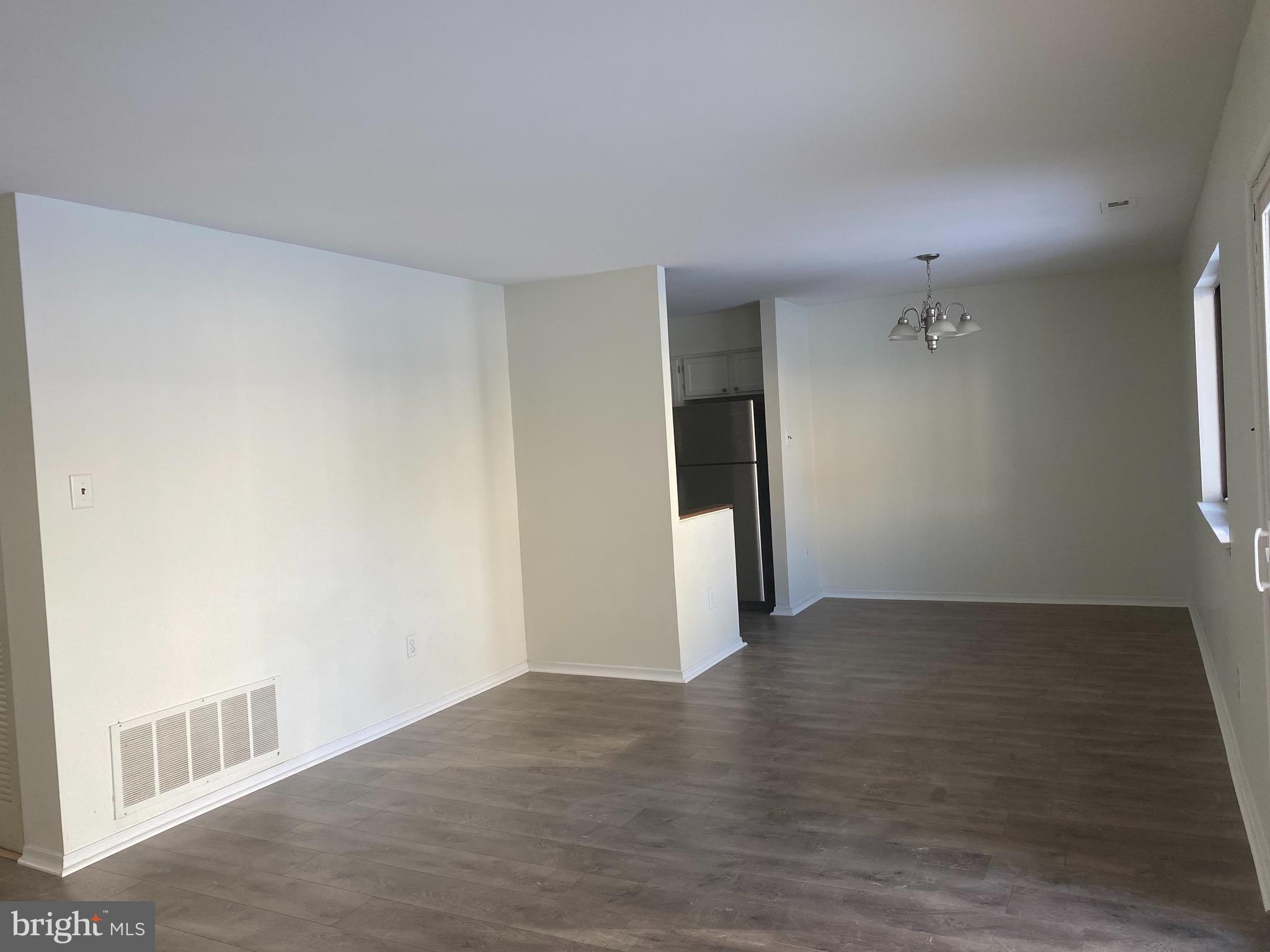 65 Sandra Road Voorhees, NJ 08043 - Photo 6 of 21 Living Room
