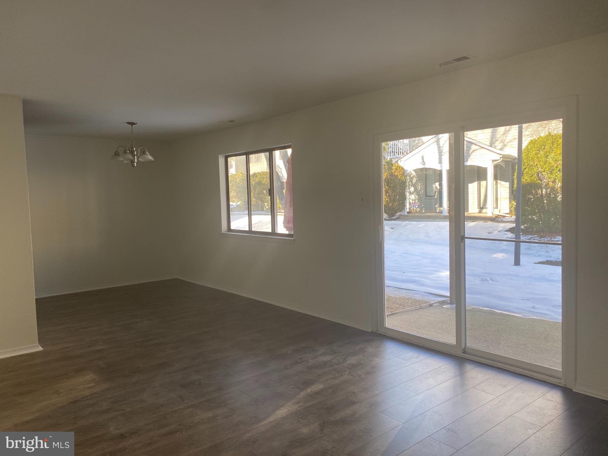 65 Sandra Road Voorhees, NJ 08043 - Photo 7 of 21 Living Room
