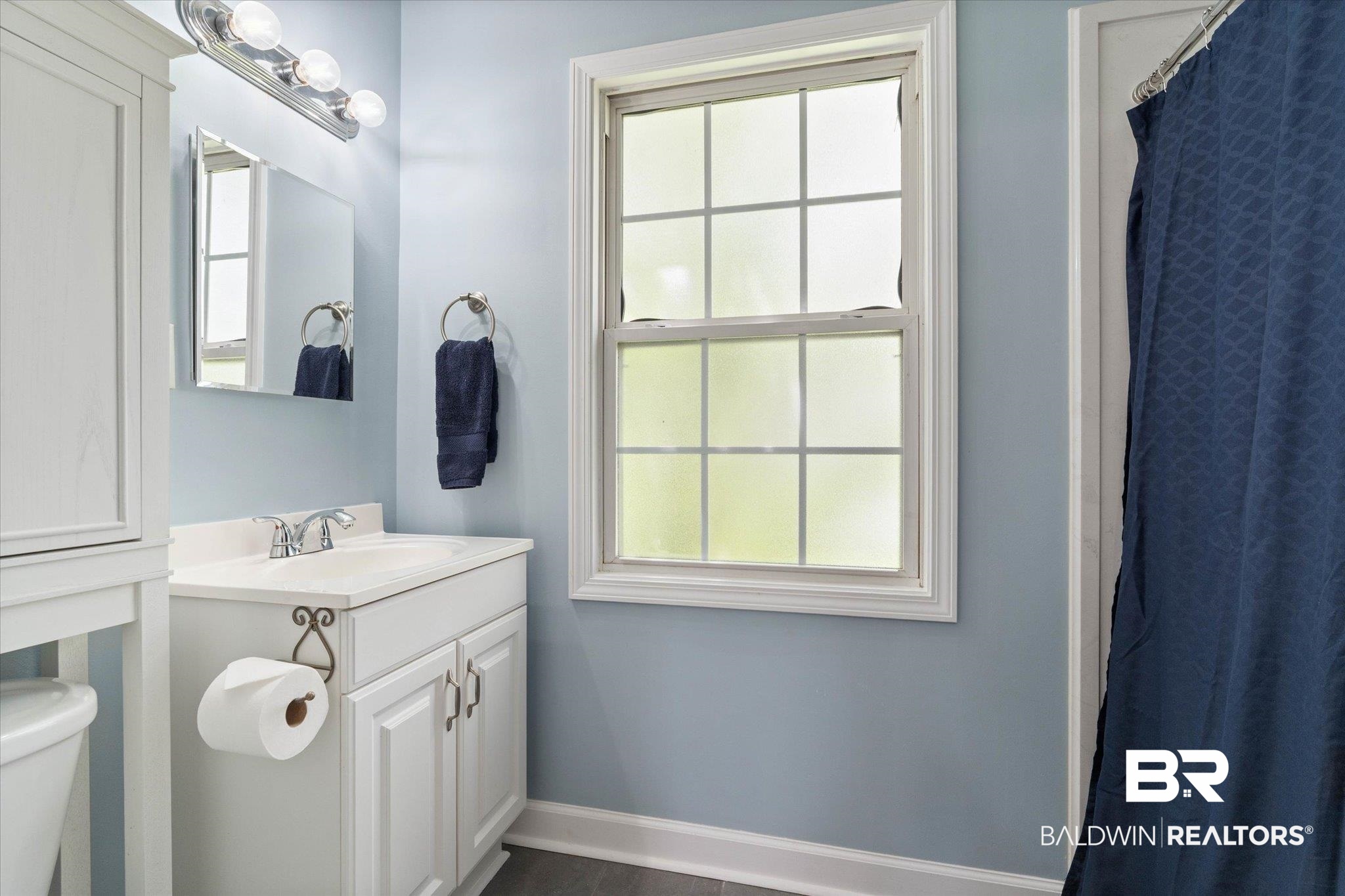 214 Upham Street, Unit 18C Mobile, AL 36607 - Photo 17 of 35 Full bathroom featuring baseboards, vanity, and toilet