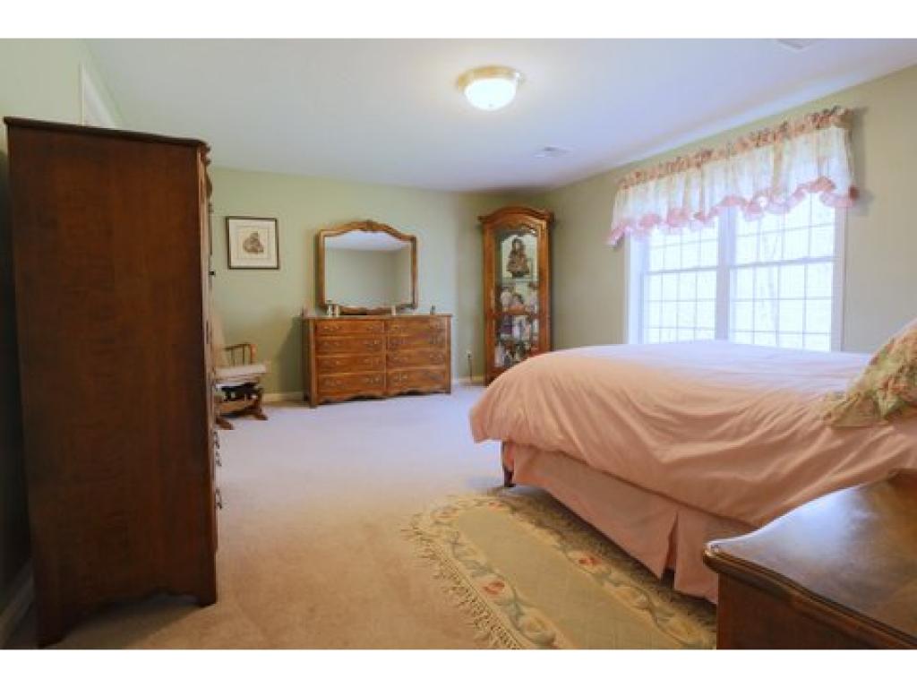 4 Laurel Road Hooksett, NH 03106 - Photo 19 of 24 Gallery Image 19