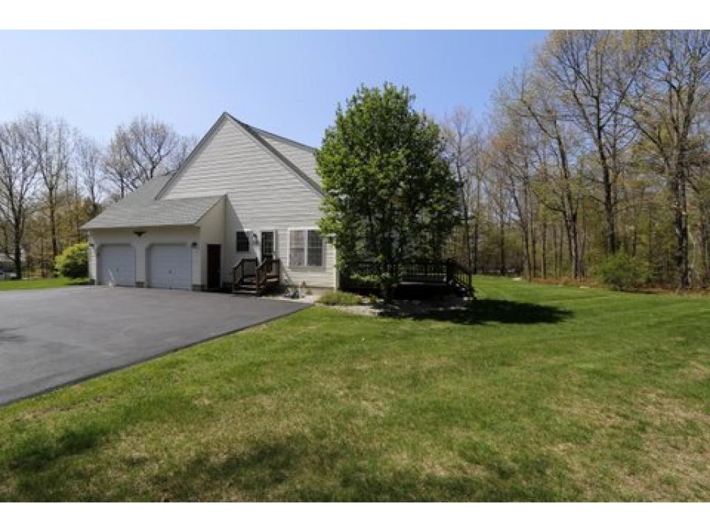 4 Laurel Road Hooksett, NH 03106 - Photo 3 of 24 Gallery Image 3