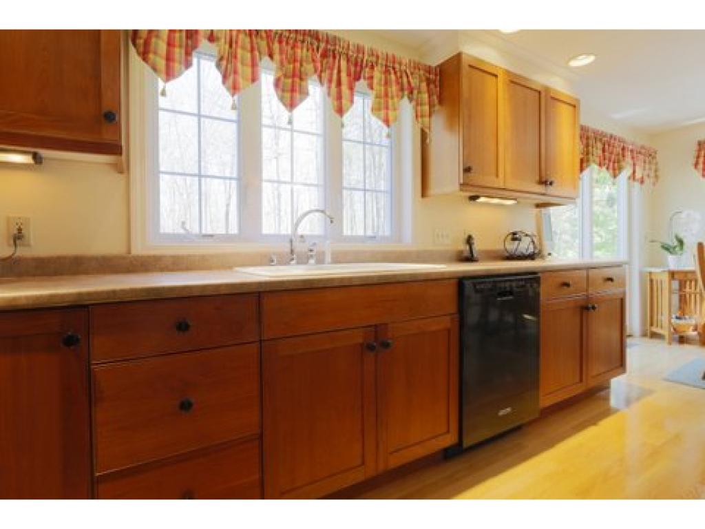 4 Laurel Road Hooksett, NH 03106 - Photo 6 of 24 Gallery Image 6