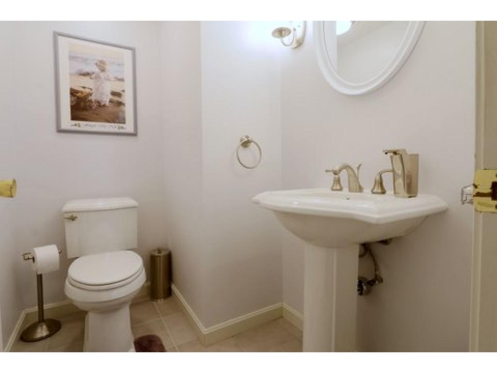 4 Laurel Road Hooksett, NH 03106 - Photo 10 of 24 Gallery Image 10