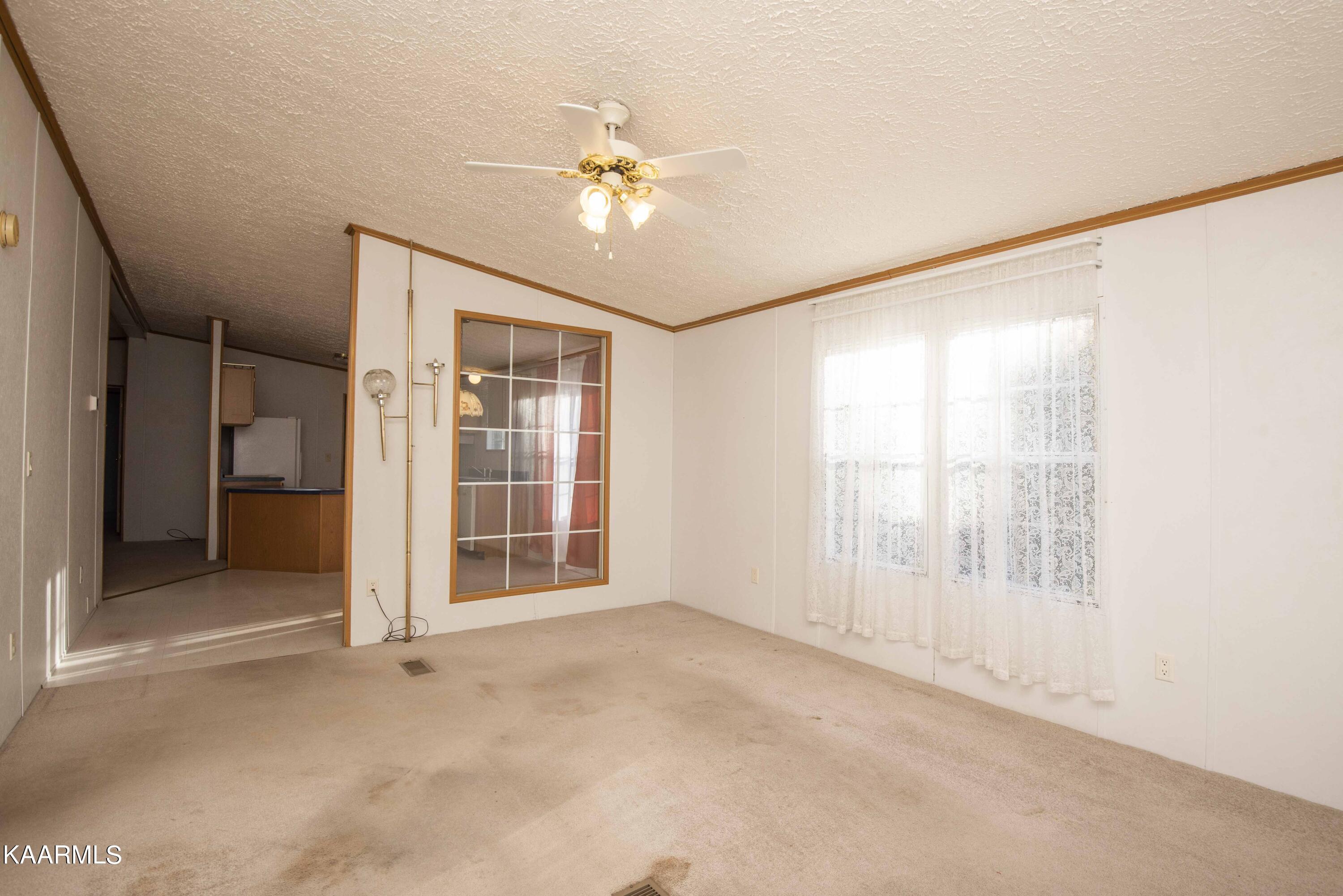 9935 Old Chestnut Ridge Road Heiskell, TN 37754 - Photo 13 of 39 den_1
