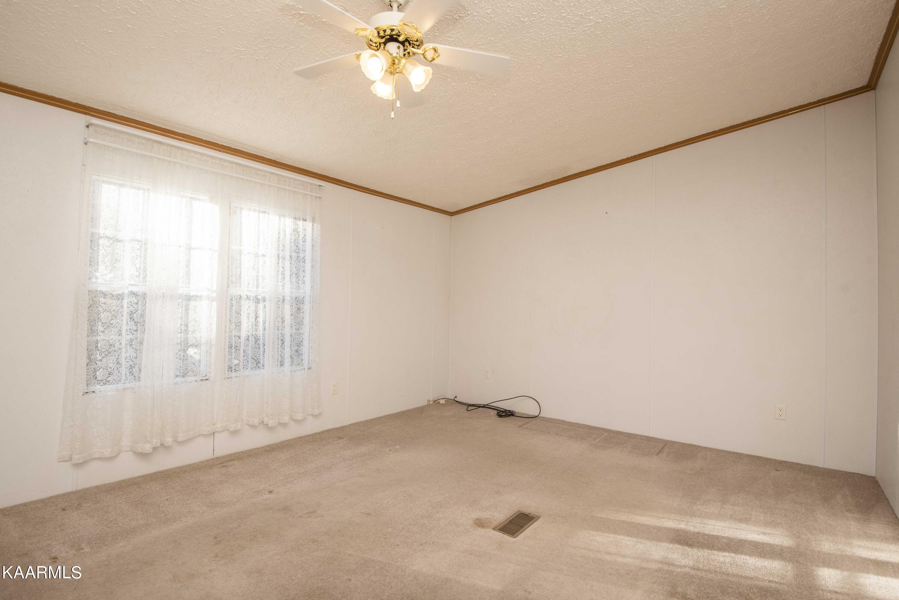9935 Old Chestnut Ridge Road Heiskell, TN 37754 - Photo 15 of 39 den 3_1